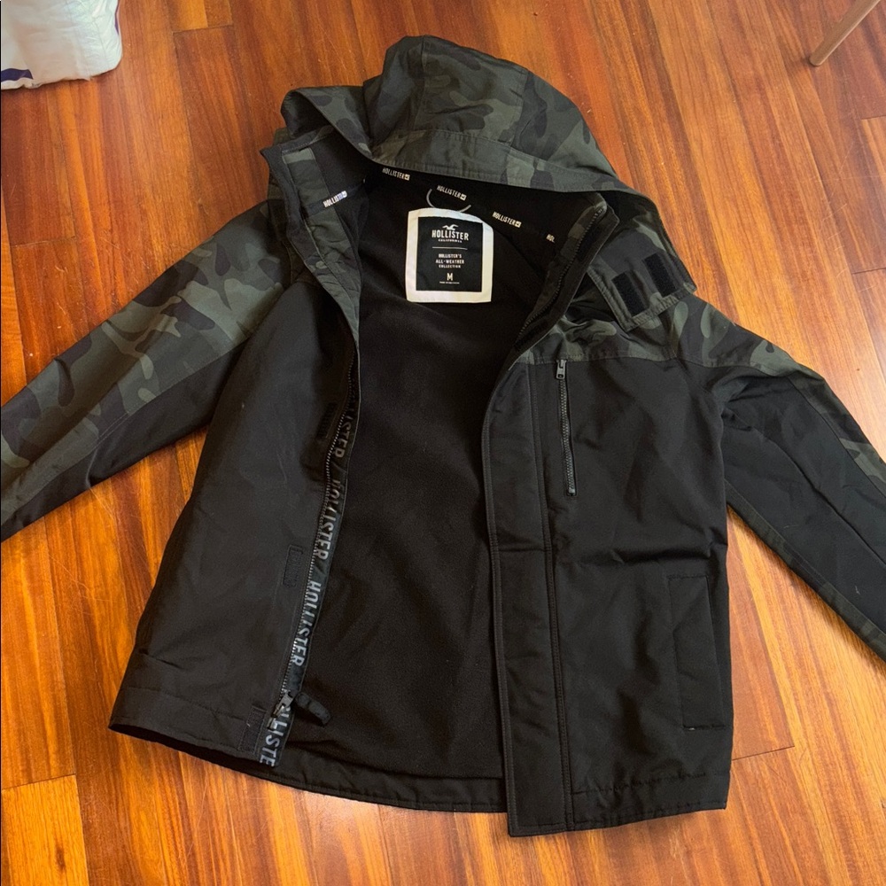 Hollister Black and Green Camouflage Snow coat